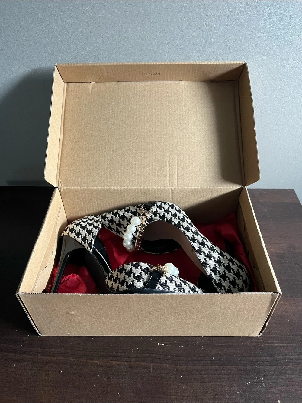 NWT Bigtree Houndstooth Pumps Size 37